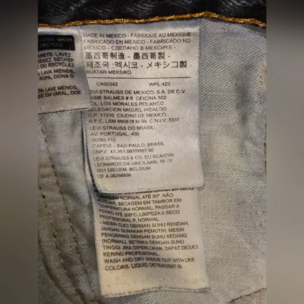 Levis pre loved